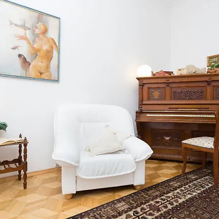 On Nezavisimosty12 Apartment *
