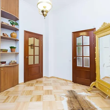 On Nezavisimosty12 Apartment